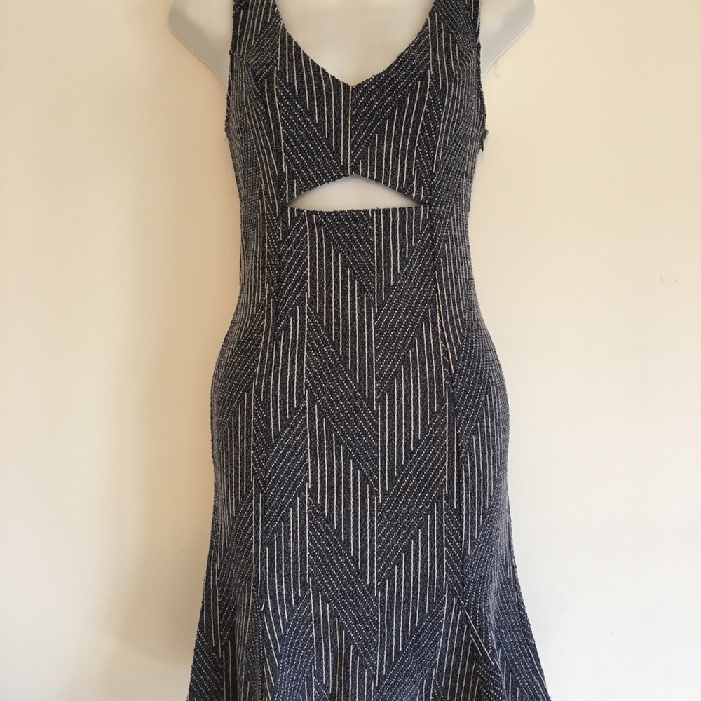 PM Editor Pick! ⭐️ Huge Sale!! Navy Cutout dress - Picture 6 of 8